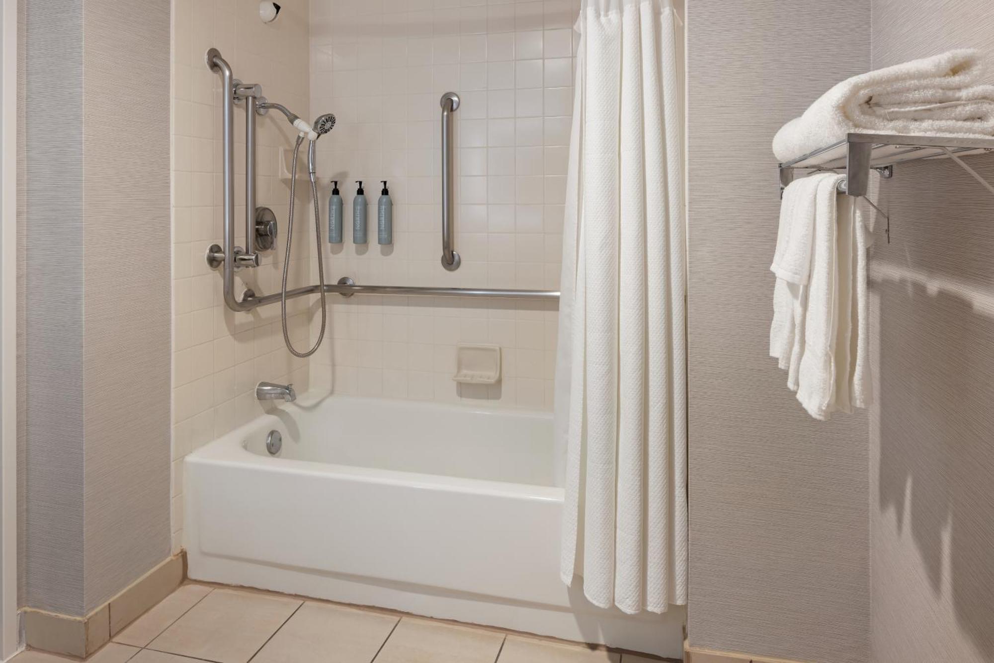Courtyard By Marriott Baldwin Park Hotel Exterior photo