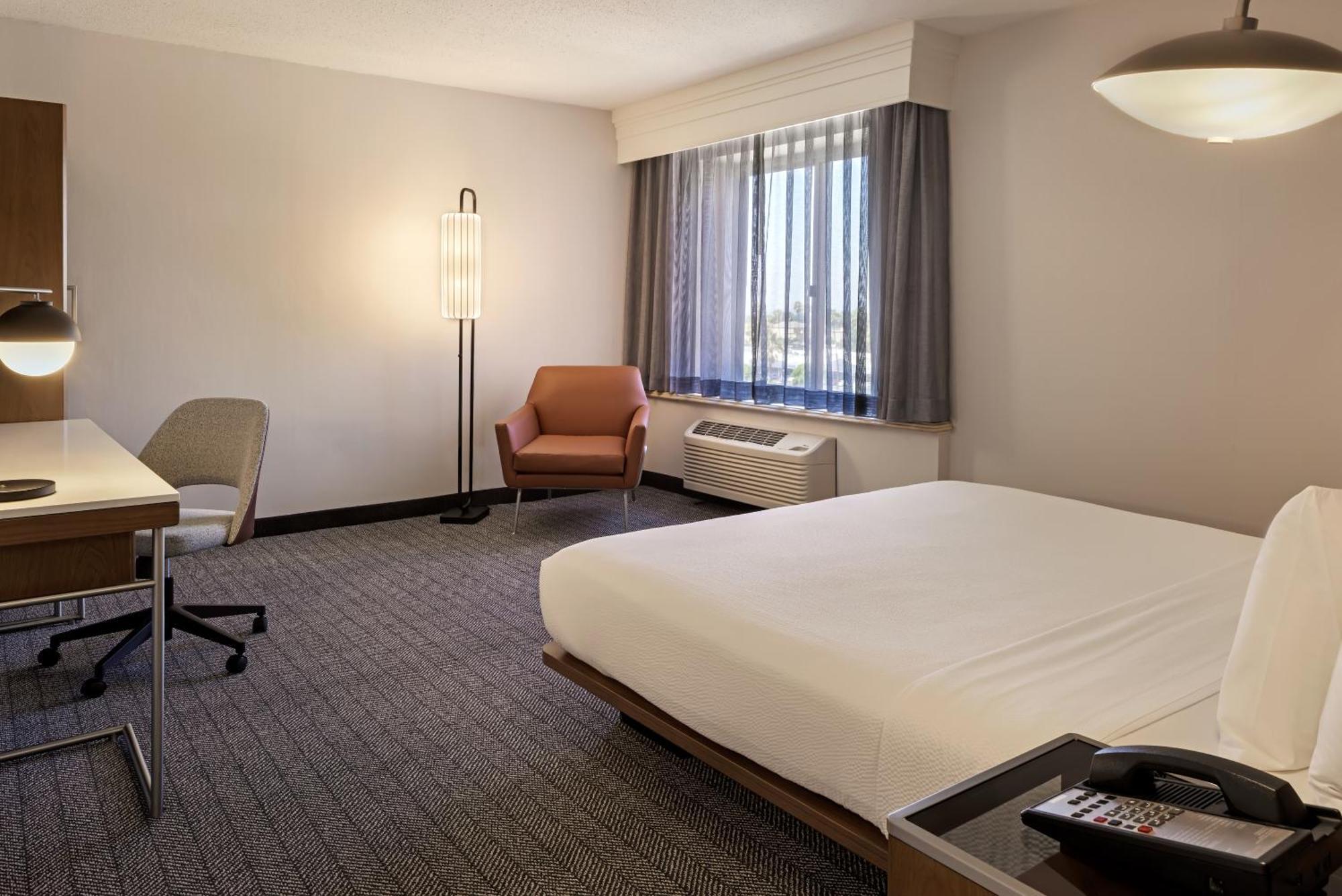 Courtyard By Marriott Baldwin Park Hotel Exterior photo
