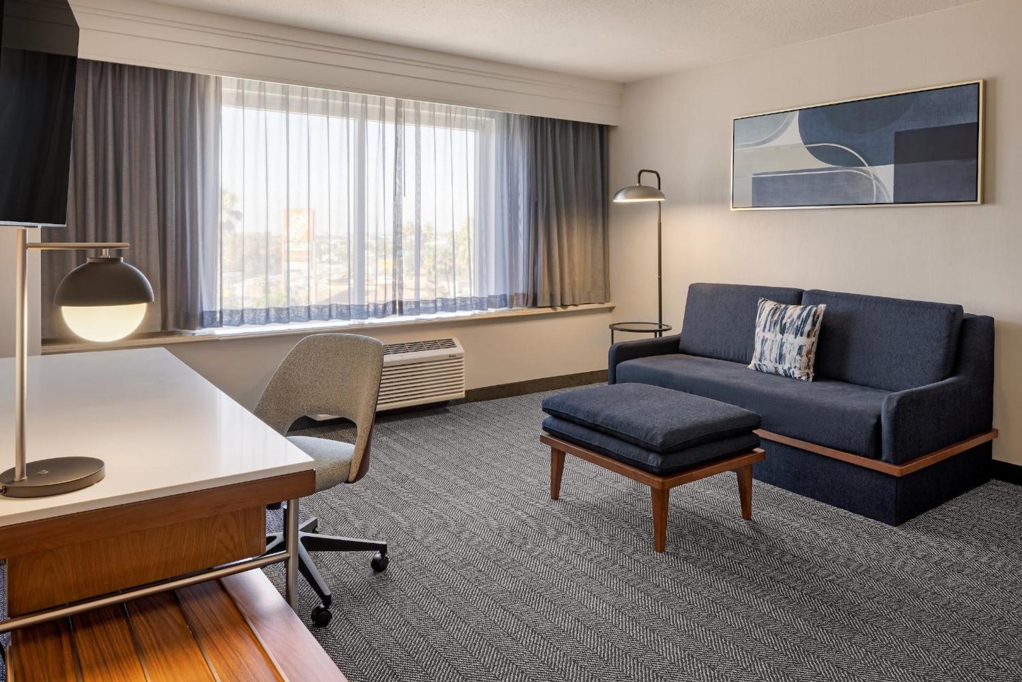 Courtyard By Marriott Baldwin Park Hotel Exterior photo